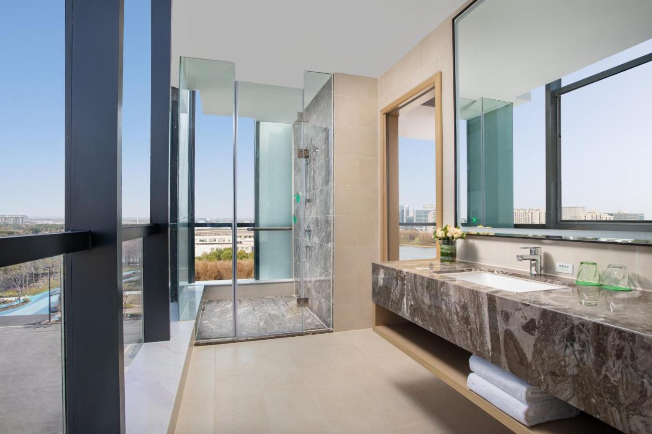 Holiday Inn Shanghai Dishui Lake By Ihg Nanhui ภายนอก รูปภาพ